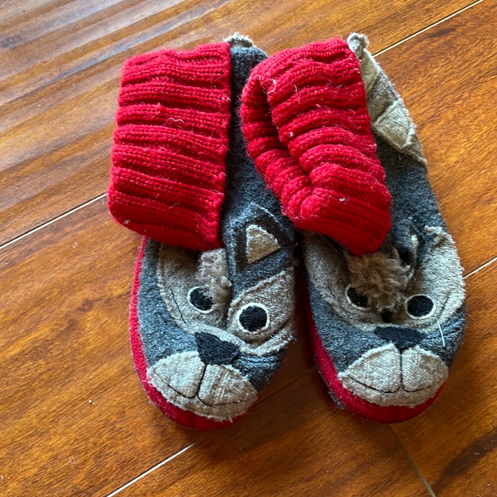 Garnet Hills Kids Slippers